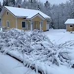Talo Merikarvian Keskustassa Laehellae Merta!