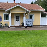 Talo Merikarvian Keskustassa Laehellae Merta!