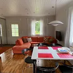 Talo Merikarvian Keskustassa Laehellae Merta! Apartment