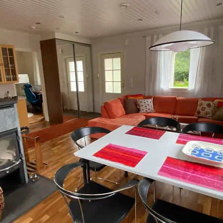 Talo Merikarvian Keskustassa Lahella Merta! * Merikarvia