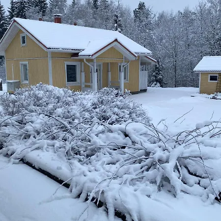 Talo Merikarvian Keskustassa Lahella Merta!