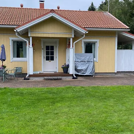 Talo Merikarvian Keskustassa Lähellä Merta!