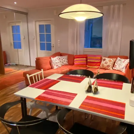 Talo Merikarvian Keskustassa Lahella Merta!