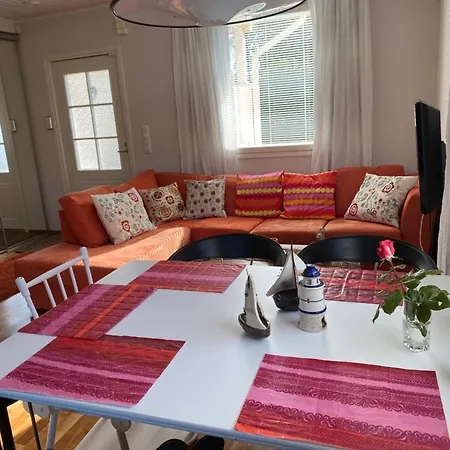 Talo Merikarvian Keskustassa Lahella Merta! * Merikarvia