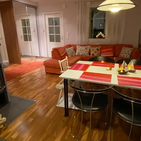 Talo Merikarvian Keskustassa Laehellae Merta!