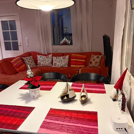 Apartment Talo Merikarvian Keskustassa Lahella Merta! *