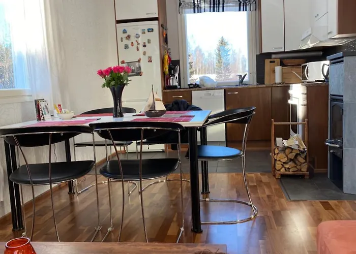 Talo Merikarvian Keskustassa Laehellae Merta!